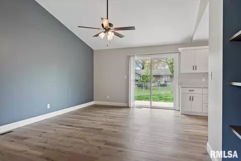117 N Durkin Dr, Springfield, IL 62702 photo 9