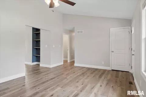 117 N Durkin Dr, Springfield, IL 62702 photo 8