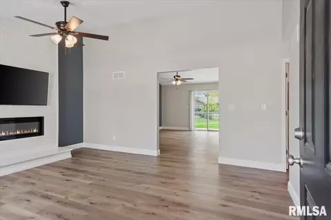 117 N Durkin Dr, Springfield, IL 62702 photo 5