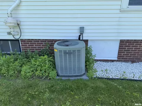 Exterior - 335 South St, Cameron, IL 61423 photo 4 of 4