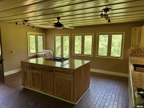 Kitchen - 6574 E County Road 420n Rd, Bath, IL 62617 photo 3 of 4