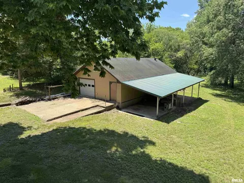 Exterior - 6574 E County Road 420n Rd, Bath, IL 62617 photo 1 of 10