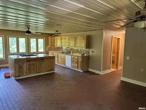 Kitchen - 6574 E County Road 420n Rd, Bath, IL 62617 photo 2 of 4