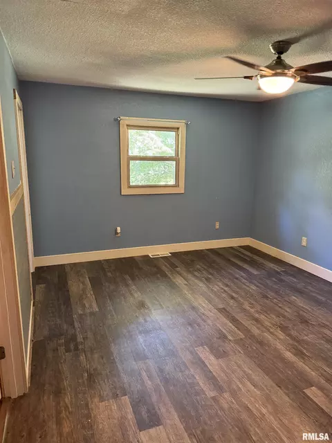 Bedroom - 6574 E County Road 420n Rd, Bath, IL 62617 photo 1 of 3