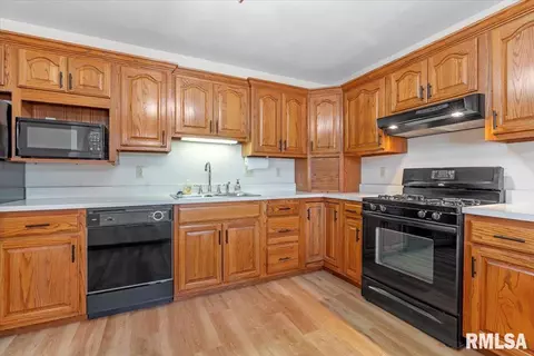 Kitchen - 2140 E Black Ave, Springfield, IL 62702 photo 3 of 4