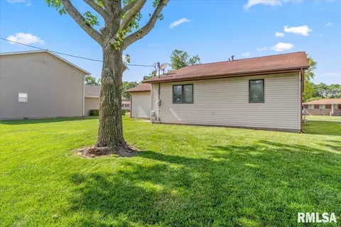 Exterior - 2140 E Black Ave, Springfield, IL 62702 photo 4 of 7