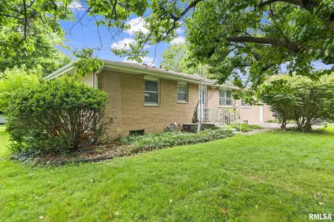 Exterior - 642 Witherspoon St, Springfield, IL 62704 photo 3 of 3