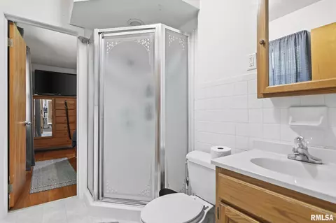 Bath - 642 Witherspoon St, Springfield, IL 62704 photo 1 of 2
