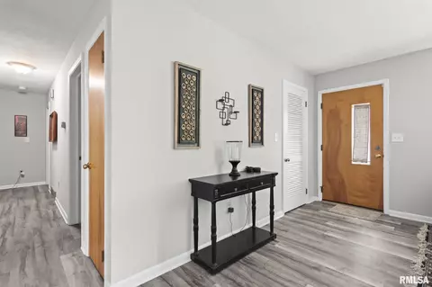 Entry Way - 642 Witherspoon St, Springfield, IL 62704 photo 1 of 1
