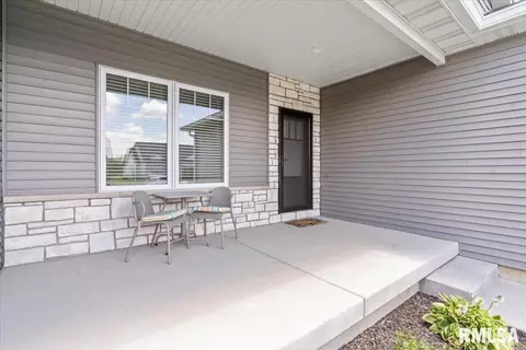Exterior - 1606 Blenheim Dr, Springfield, IL 62711 photo 3 of 7