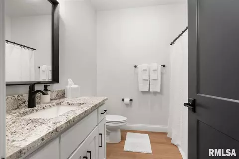 Bath - 1606 Blenheim Dr, Springfield, IL 62711 photo 3 of 3