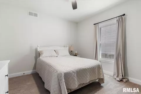 Bedroom - 1606 Blenheim Dr, Springfield, IL 62711 photo 4 of 6
