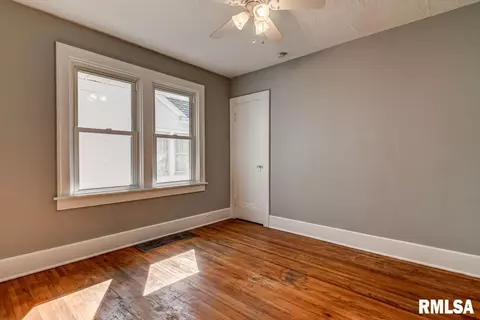 Bedroom - 2040 S State St, Springfield, IL 62704 photo 2 of 8