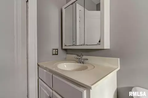 Bath - 2040 S State St, Springfield, IL 62704 photo 1 of 2