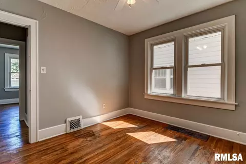 Bedroom - 2040 S State St, Springfield, IL 62704 photo 1 of 8