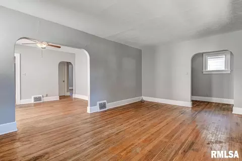 Living - 2040 S State St, Springfield, IL 62704 photo 6 of 7
