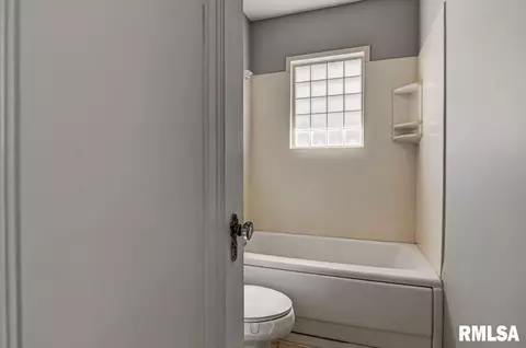Bath - 2040 S State St, Springfield, IL 62704 photo 2 of 2