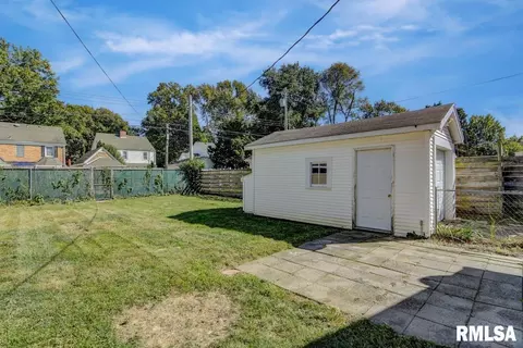 Exterior - 2040 S State St, Springfield, IL 62704 photo 2 of 3
