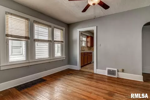 Living - 2040 S State St, Springfield, IL 62704 photo 2 of 7