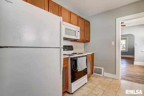 Other - 2040 S State St, Springfield, IL 62704 photo 2 of 3