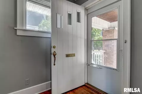Entry Way - 2040 S State St, Springfield, IL 62704 photo 1 of 5