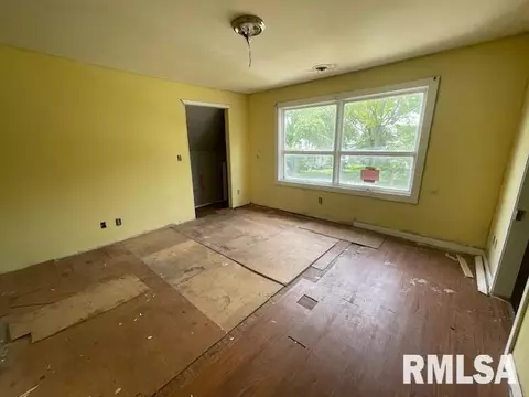 1046 W Calhoun Ave, Springfield, IL 62702 photo 3