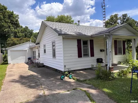 3210 S 3rd St, Springfield, IL 62703 photo 2