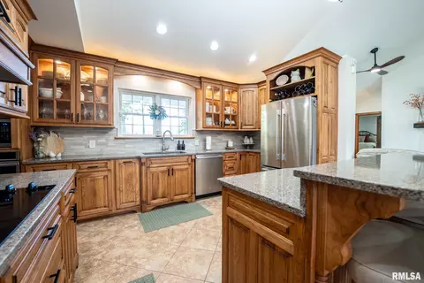 Kitchen - 623 Jasper Rd, Centralia, IL 62801 photo 2 of 5