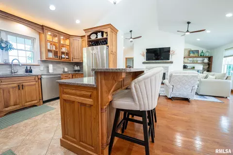 Kitchen - 623 Jasper Rd, Centralia, IL 62801 photo 3 of 5