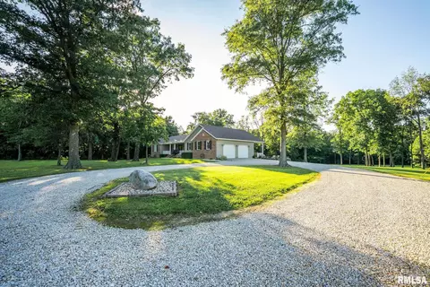 Exterior - 623 Jasper Rd, Centralia, IL 62801 photo 6 of 23