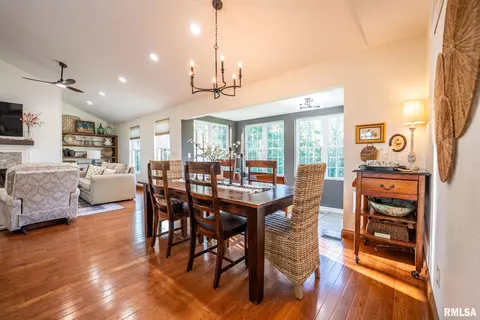 Dining - 623 Jasper Rd, Centralia, IL 62801 photo 1 of 2
