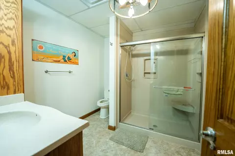 Bath - 623 Jasper Rd, Centralia, IL 62801 photo 9 of 10
