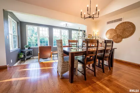 Dining - 623 Jasper Rd, Centralia, IL 62801 photo 2 of 2