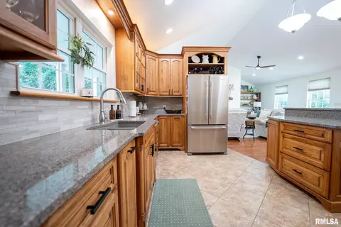Kitchen - 623 Jasper Rd, Centralia, IL 62801 photo 5 of 5
