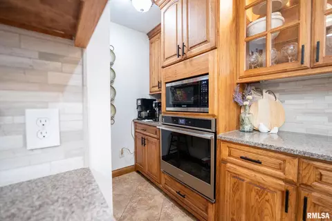 Kitchen - 623 Jasper Rd, Centralia, IL 62801 photo 4 of 5