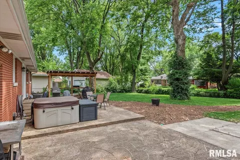 Exterior - 2068 Cambridge Rd, Springfield, IL 62704 photo 1 of 3