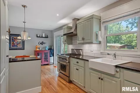Kitchen - 2068 Cambridge Rd, Springfield, IL 62704 photo 4 of 4