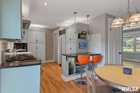 Kitchen - 2068 Cambridge Rd, Springfield, IL 62704 photo 2 of 4