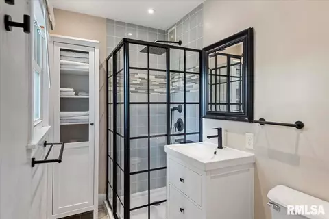 Bath - 2068 Cambridge Rd, Springfield, IL 62704 photo 2 of 2