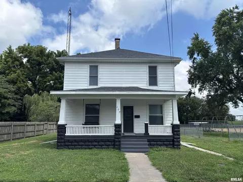 209 E Dodds St, Divernon, IL 62530