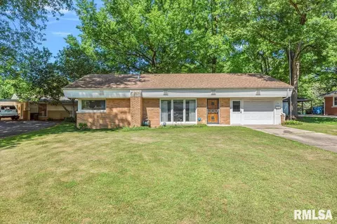 141 Circle Dr, Springfield, IL 62703