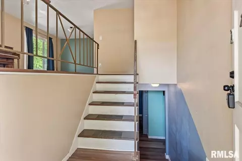 Entry Way - 2401 Devonshire Rd, Springfield, IL 62703 photo 1 of 3