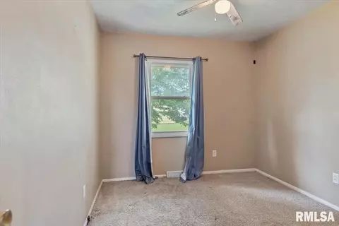 Bedroom - 2401 Devonshire Rd, Springfield, IL 62703 photo 4 of 9