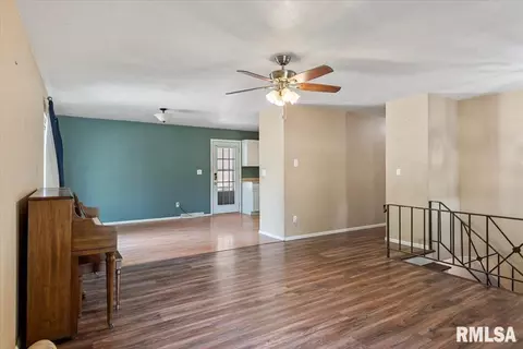 Living - 2401 Devonshire Rd, Springfield, IL 62703 photo 3 of 5