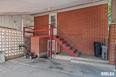 Exterior - 2401 Devonshire Rd, Springfield, IL 62703 photo 8 of 8
