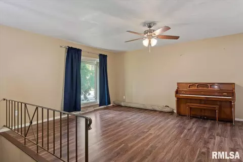 Living - 2401 Devonshire Rd, Springfield, IL 62703 photo 1 of 5