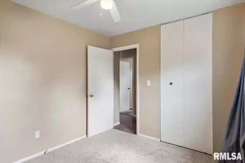 Bedroom - 2401 Devonshire Rd, Springfield, IL 62703 photo 3 of 9