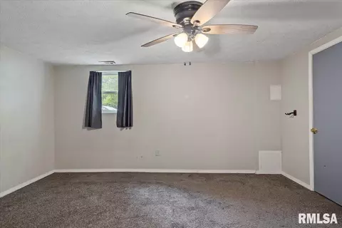 Bedroom - 2401 Devonshire Rd, Springfield, IL 62703 photo 6 of 9