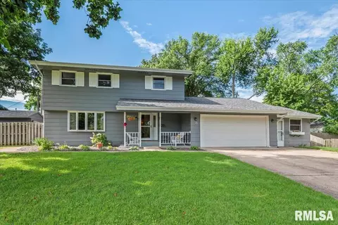 22 Bonniebrook Rd, Chatham, IL 62629