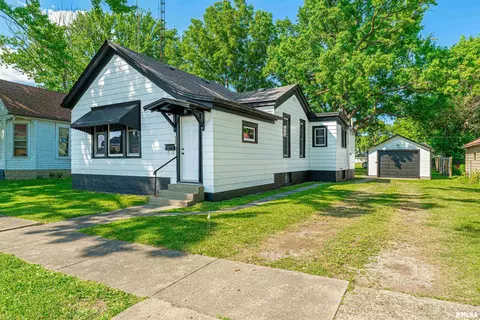 914 Pekin St, Lincoln, IL 62656